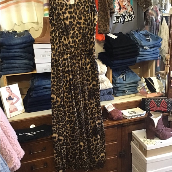 Plus size romper with pockets - Picture 3 of 6